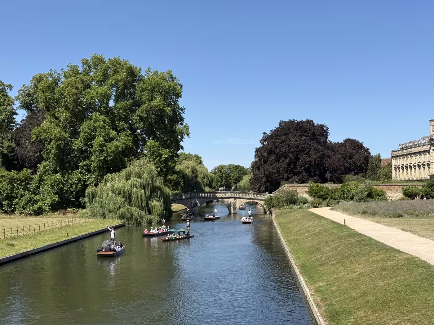 Punts and a stone bridge on the River Cam, Cambridge College Backs
