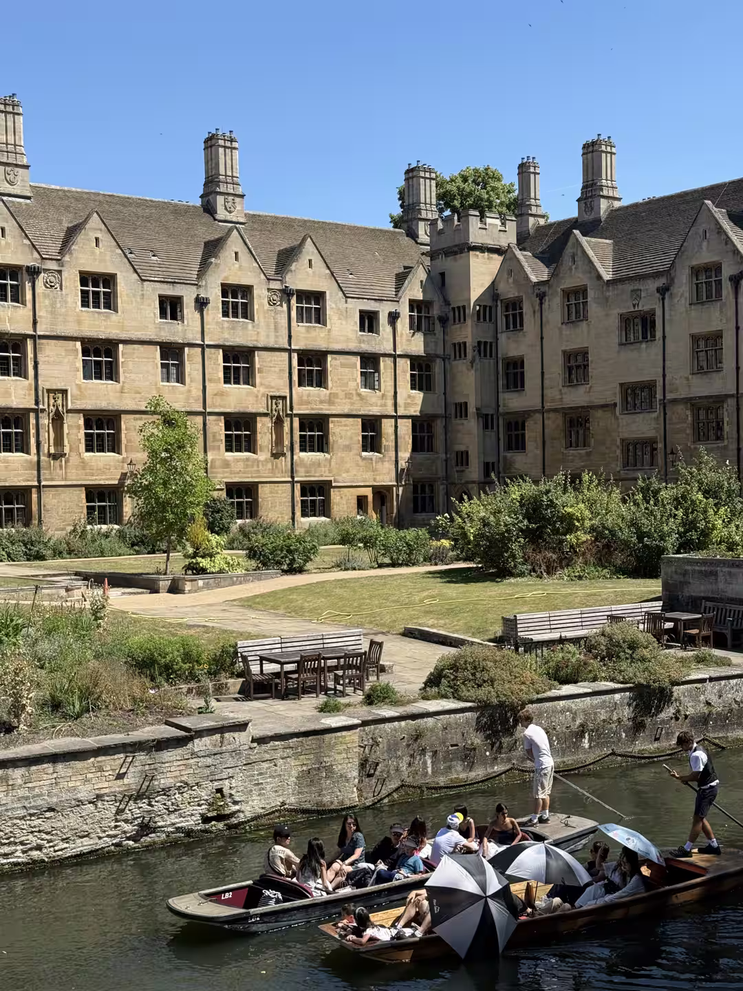 A Cambridge college and punts on the River Cam, College Backs